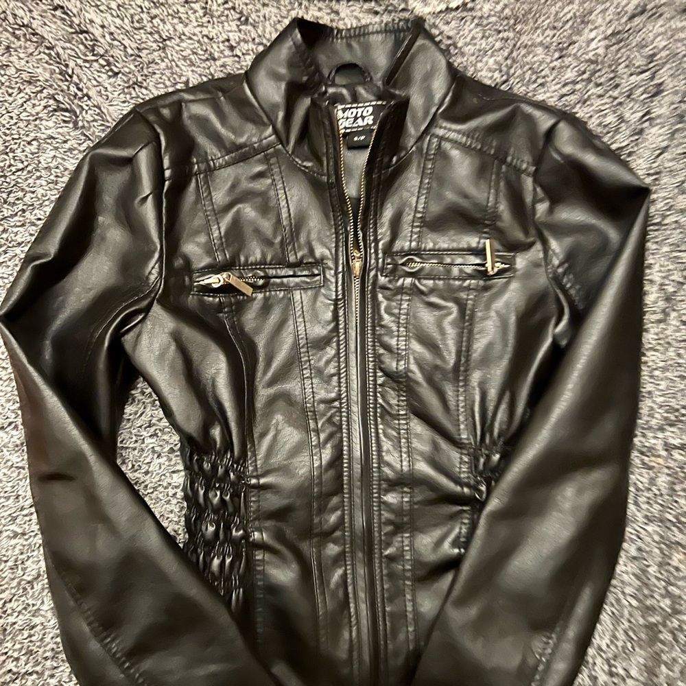 Small “Motogear” pleather jacket😏
